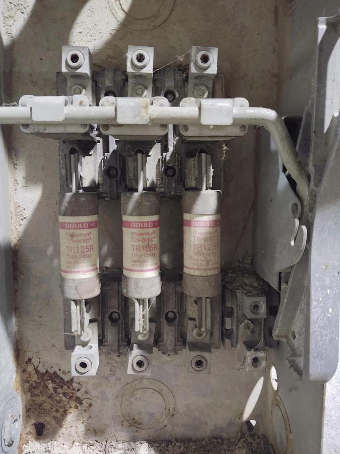 Used Siemens ITE JN424, 200 Amp, 240 Volt, 3P4W, Fusible Disconnect Safety Switch