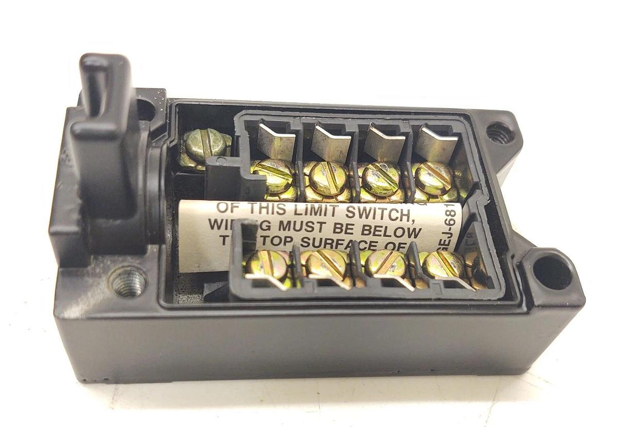 🔥 (NEW) GE CR215GR2 Double Pole Receptacle FREE SHIPPING