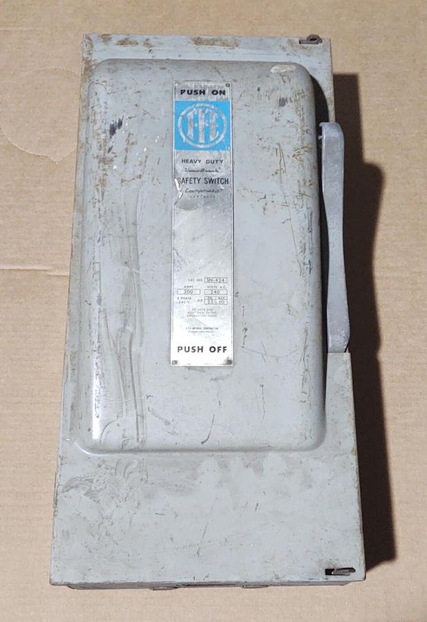 Used Siemens ITE SN424, 200 Amp, 240 Volt, 3P4W, Fusible Disconnect Safety Switch