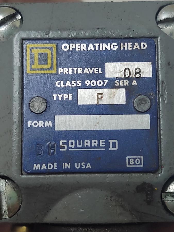 Used 🔥NICE SQUARE D C054F Industrial Limit Switch, Roller Plunger View Pictures