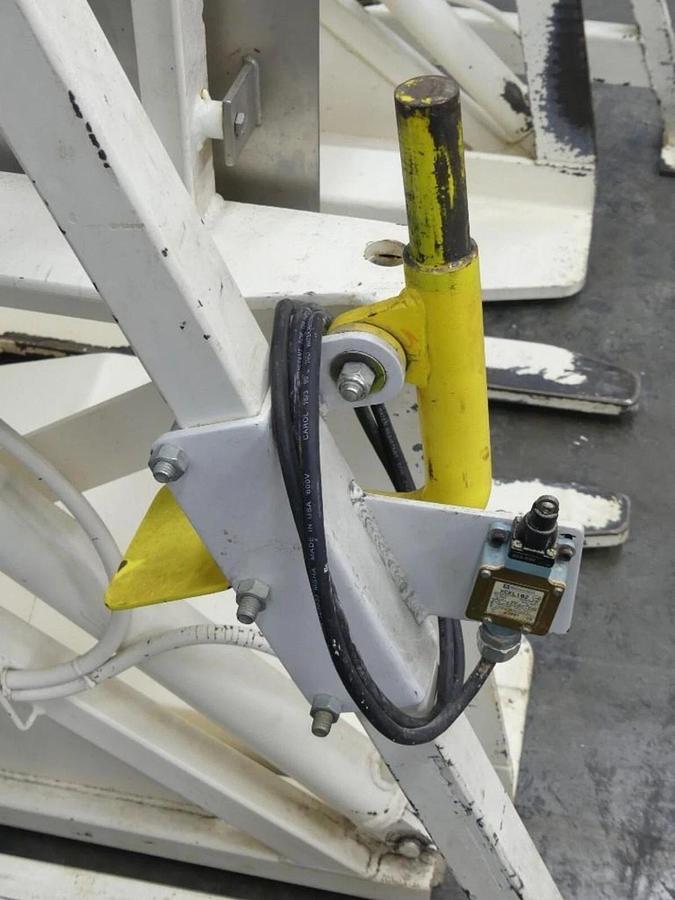 Used 🔥 MTC High Lift Hydraulic (VAT) Tote Bulk Material Dumper Hopper Tipper 2000Lb