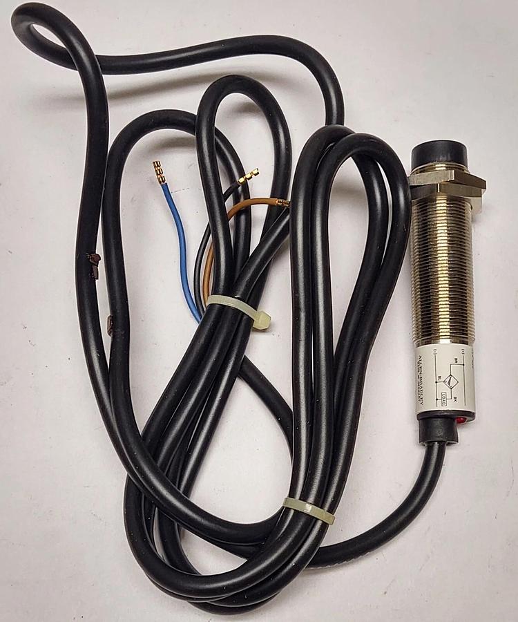 ALLEN-BRADLEY 871C-P8B18 INDUCTIVE PROXIMITY SWITCH 8MM RANGE NOS FREE SHIPPING