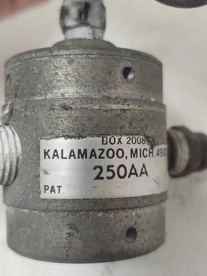 Used 🔥 Skinner Valve Division V935DB2150 150PSI 120/60hz 20W 4 Way Valve
