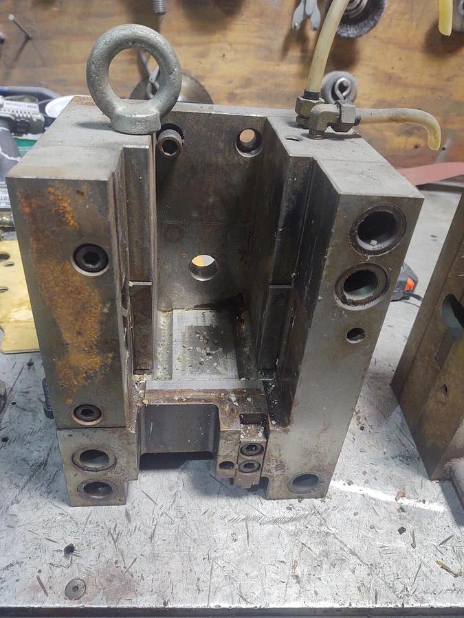 Used 🔥 Plastic Injection Vertical MUD "Master Unit Die" Quick Change Mold Base