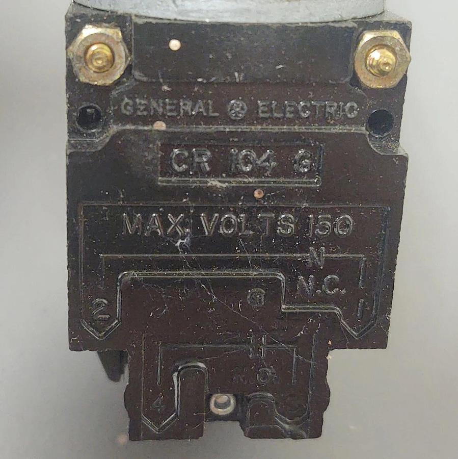 🔥NEW GENERAL ELECTRIC CR104E4221 MINI PUSHBUTTON 120VAC AMBER
