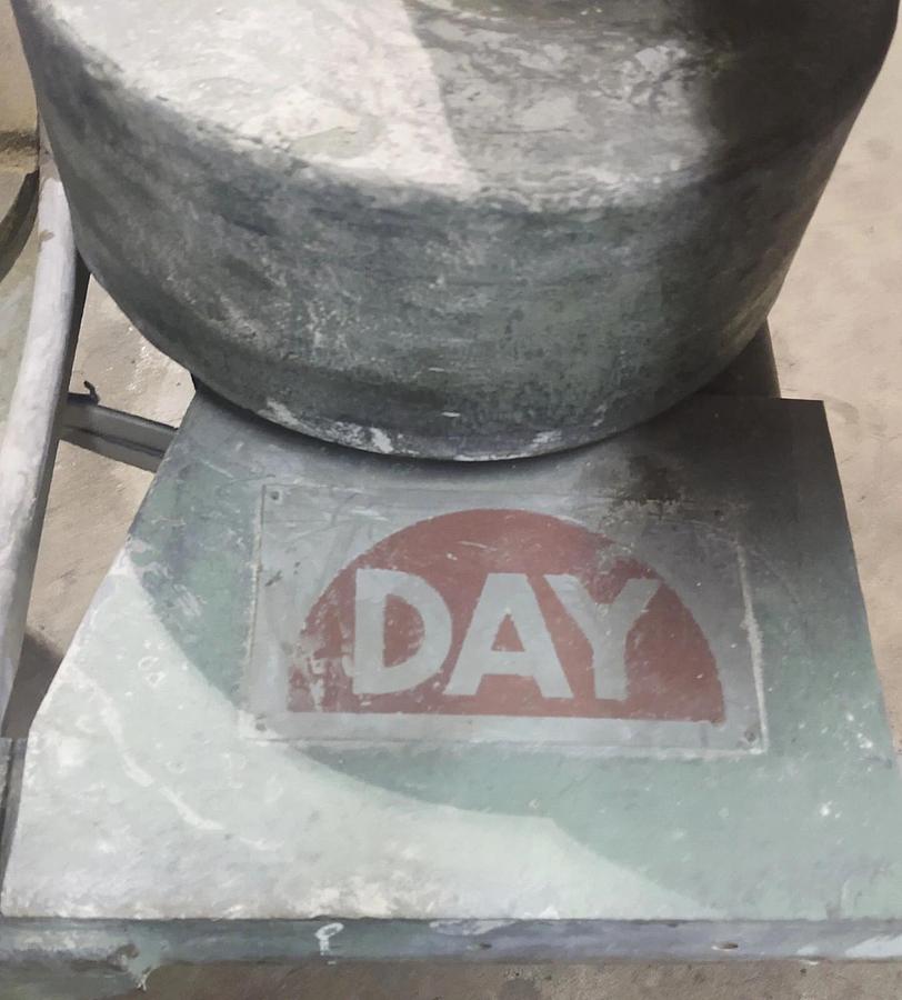 Used DAY Vibrating Table Classifier Screener Single Deck / Two Separation 3/4Hp