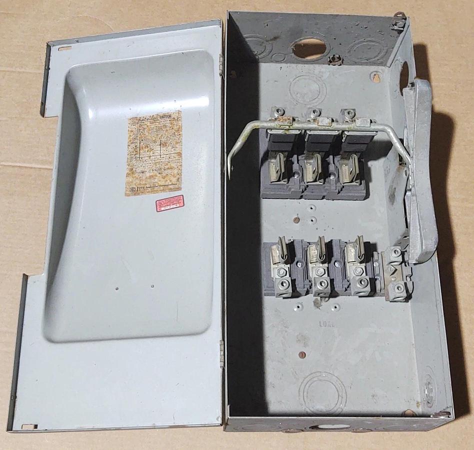 Used Siemens ITE SN424, 200 Amp, 240 Volt, 3P4W, Fusible Disconnect Safety Switch