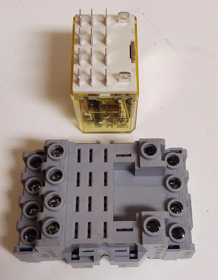 Used Idec 4PDT 120V RH4B-UL Relay w/ SH4B-O5C Relay Socket 10A 300V *FREE SHIPPING*