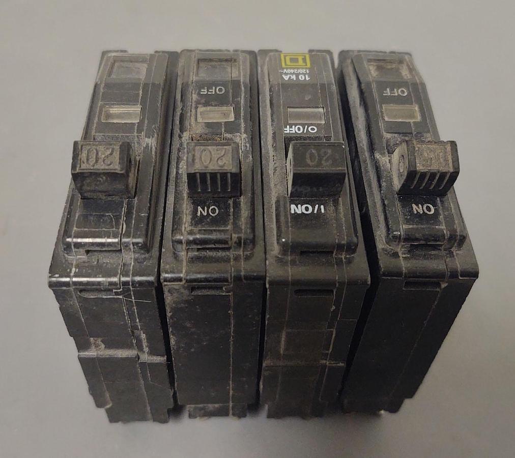 Used 🔥(LOT 4) SQUARE D (3) Single Pole 20 AMP Type QO Circuit Breaker (1) 15A