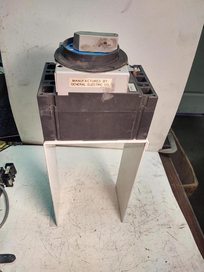 Used Mitsubishi MJII Molding Machine 100 Amp On Off Switch GE TED134100WL With Stand