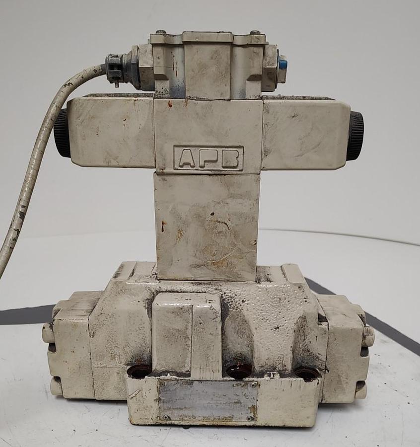 Used 🔥Vickers DG5V-8-S-60-E-T-M-FW-D7-H-P10-A Directional Hydraulic Control Valve