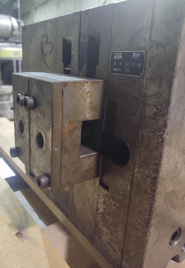 Used 🔥 Plastic Injection Vertical MUD "Master Unit Die" Quick Change Mold Base