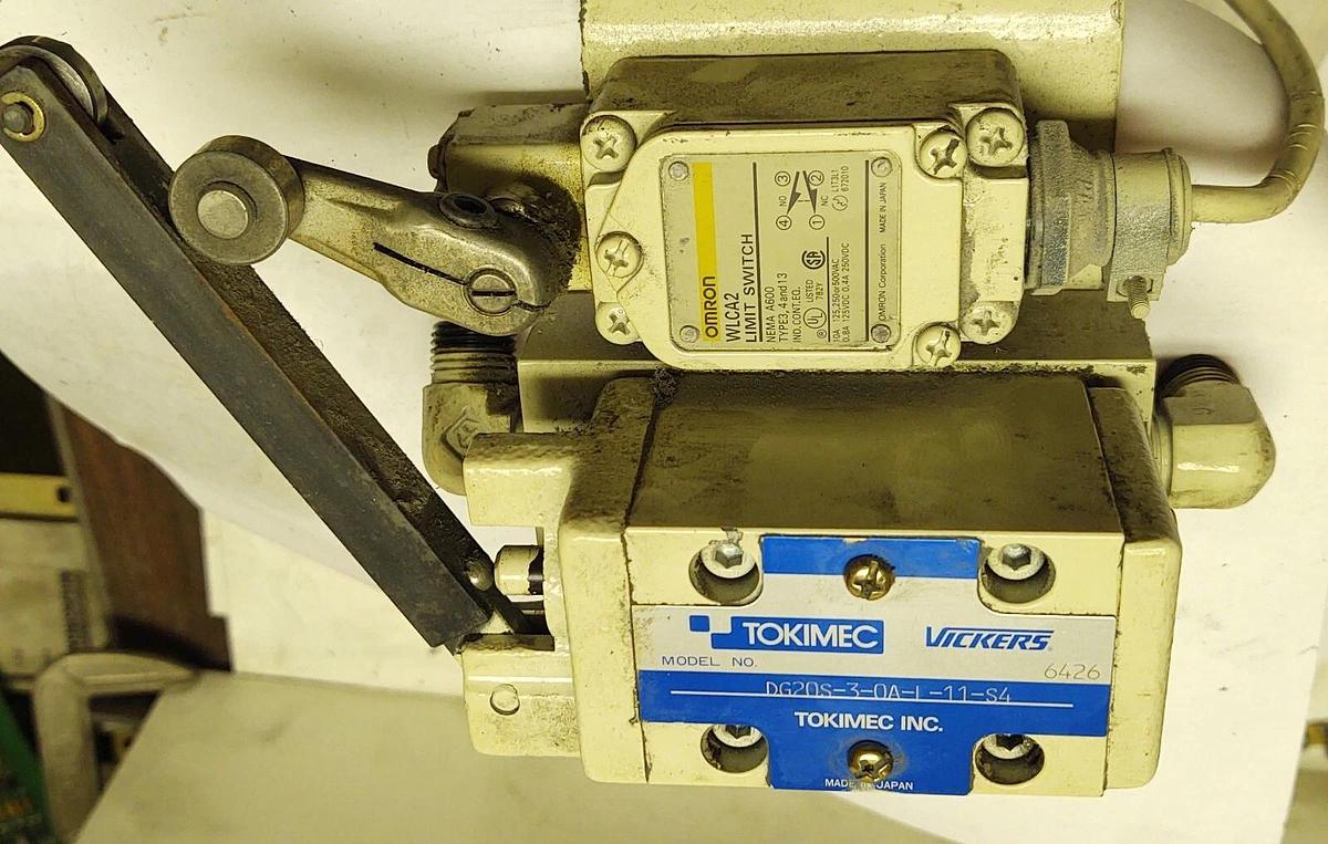 Used Omron WLCA2 Tokimec D4NS-4AF D4NS4AF Mitsubishi MJ Safety Interlock Door Switch