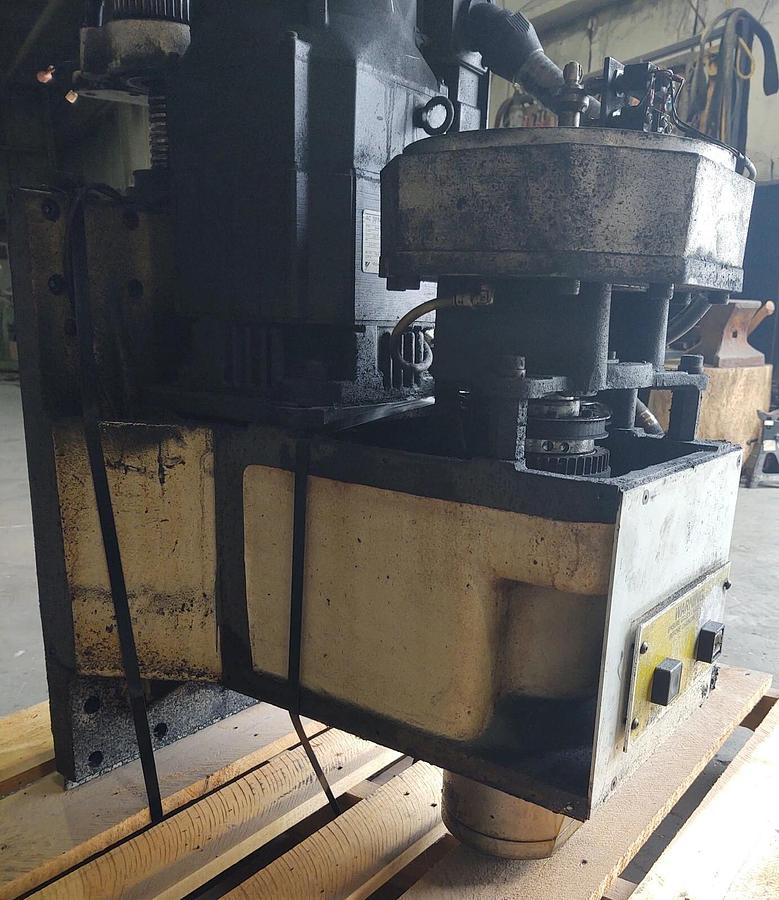 Used BRIDGEPORT 2216 CNC HEAD COMPLETE FANUC AC SPINDLE MOTOR UAASKD-06DBM13 WORKING