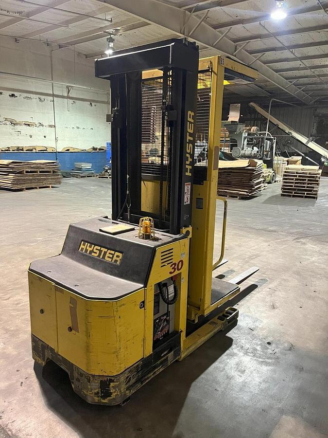 Used 2011 HYSTER R30XMS2 ELECTRIC 3000LB ORDER PICKER NARROW AISLE FORKLIFT Forktruck