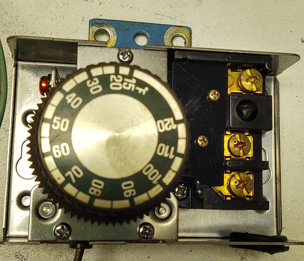 Used Mechanical Temperature Controller 15°F-120°F Range, SPDT, 250V, 5A, 4" Tin Bulb