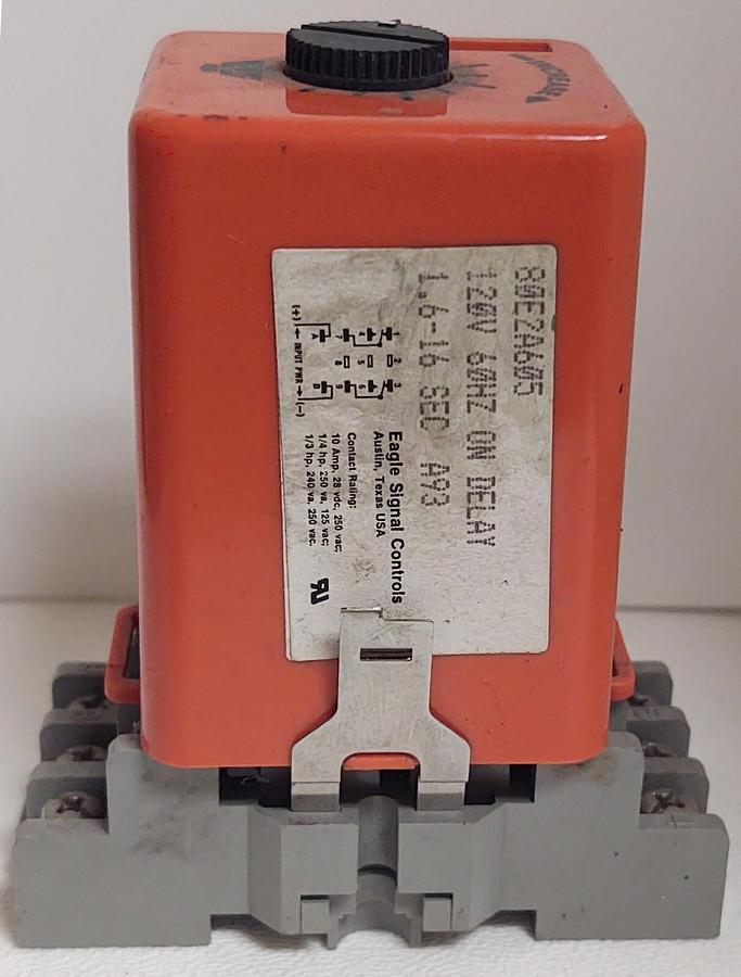 Used EAGLE SIGNAL 80E2A605 120V 10A ON DELAY TIMER RELAY WITH SOCKET BASE 1.6-16 SEC