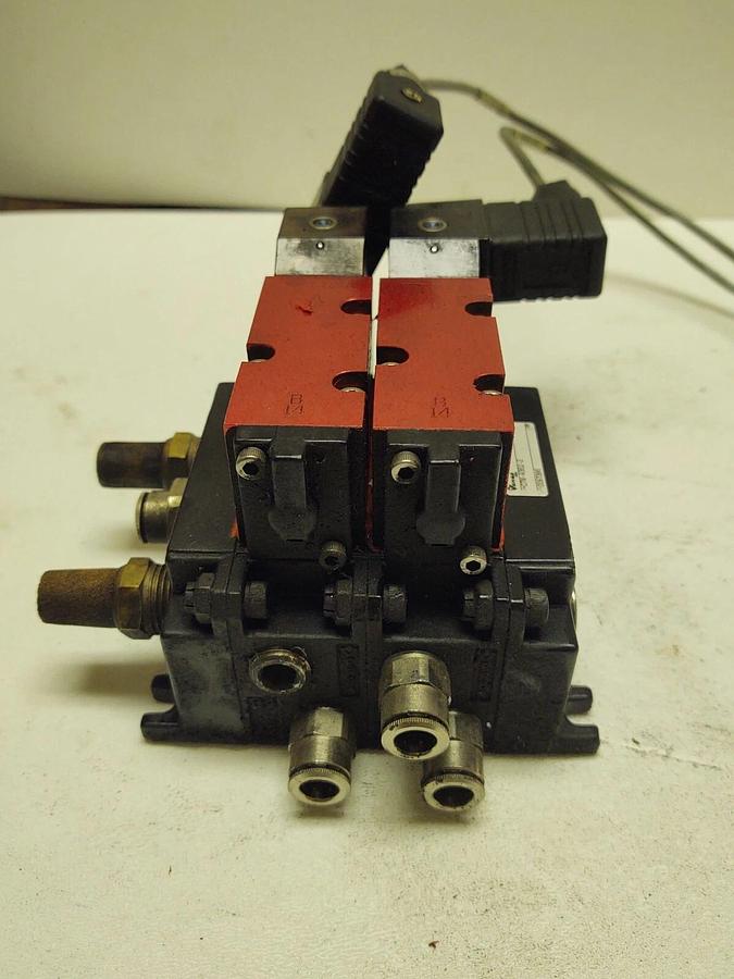 Used VERSA CUST-C7BOTTOM-P220-000328 VALVE ASSEMBLY 24VDC CSG-4332-HC-D024 C7M-4362-2