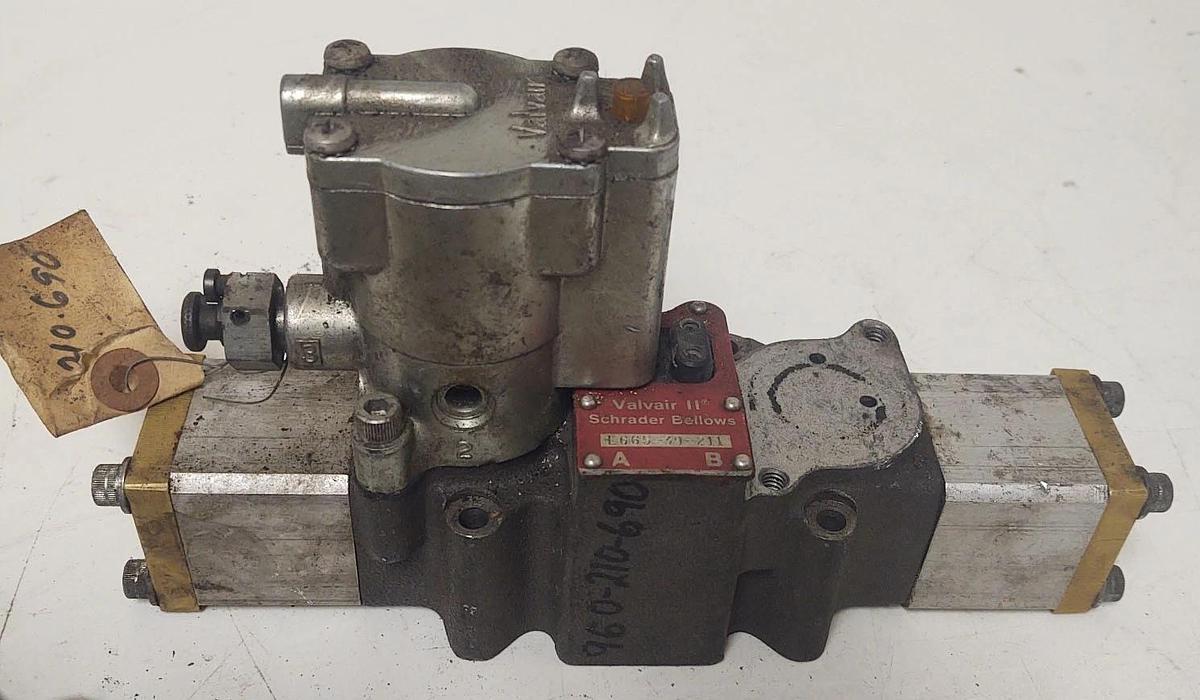 Used 🔥(QTY 2) Schrader Bellow L665-39-211 Double Solenoid Pneumatic Valve 120V Coil