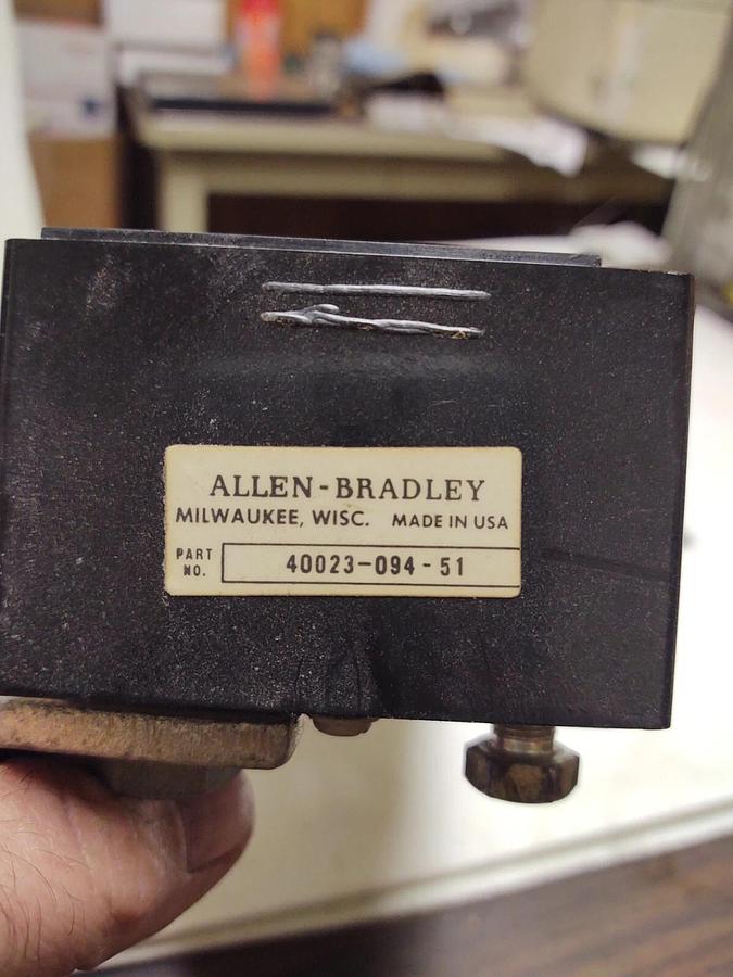 Used Allen-Bradley 40023-094-51 Terminal Block for NEMA 4 Starter Mechanical Lug 500
