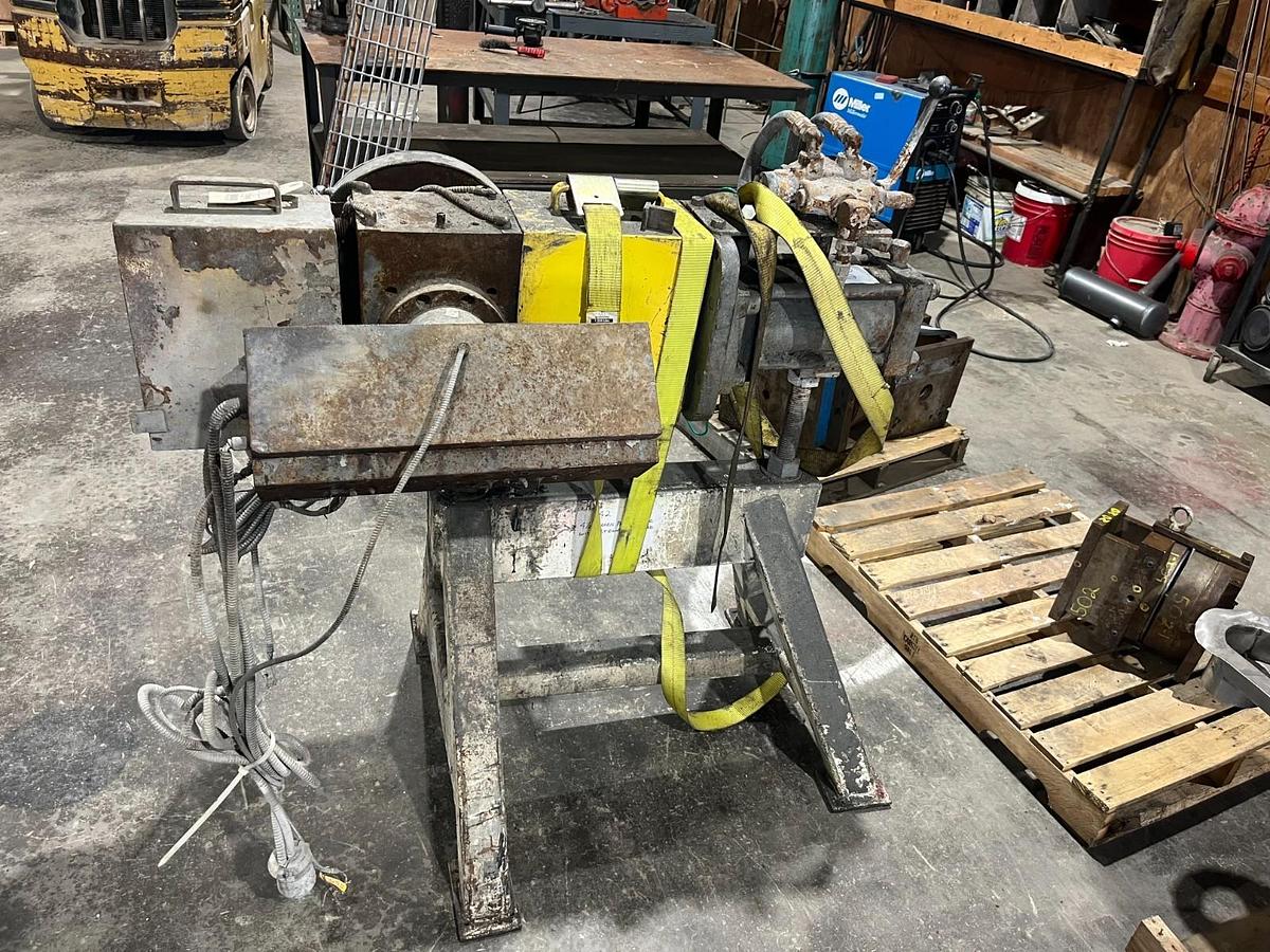 Used 4.5" Extruder Hydraulic Screen Changer with Strand Die