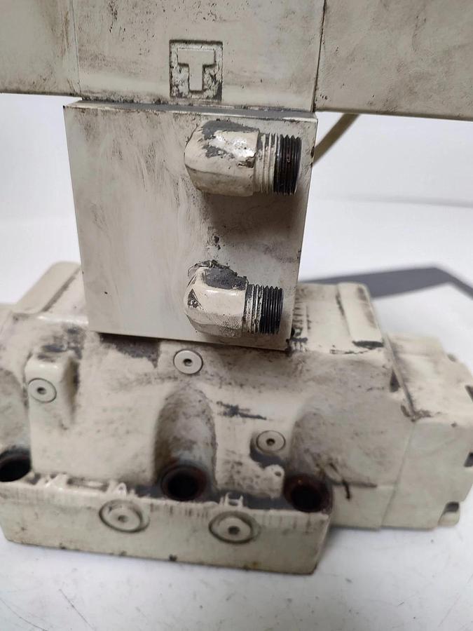 Used 🔥Vickers DG5V-8-S-60-E-T-M-FW-D7-H-P10-A Directional Hydraulic Control Valve