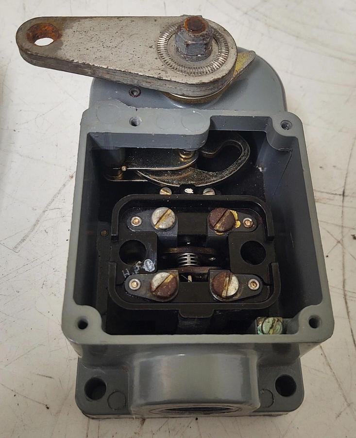 Used 🔥 (TESTED) ALLEN BRADLEY 801-ASC17 SER A PULL SWITCH SAFETY