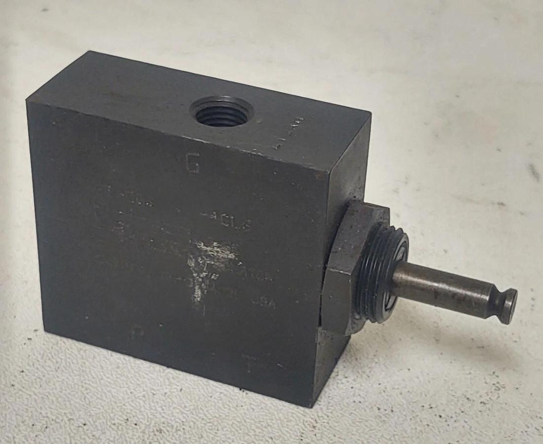 Used 🔥Parker GT400S 4CLG Hydraulic Gauge Isolator Valve 1/4 NPT, Manual Push Test