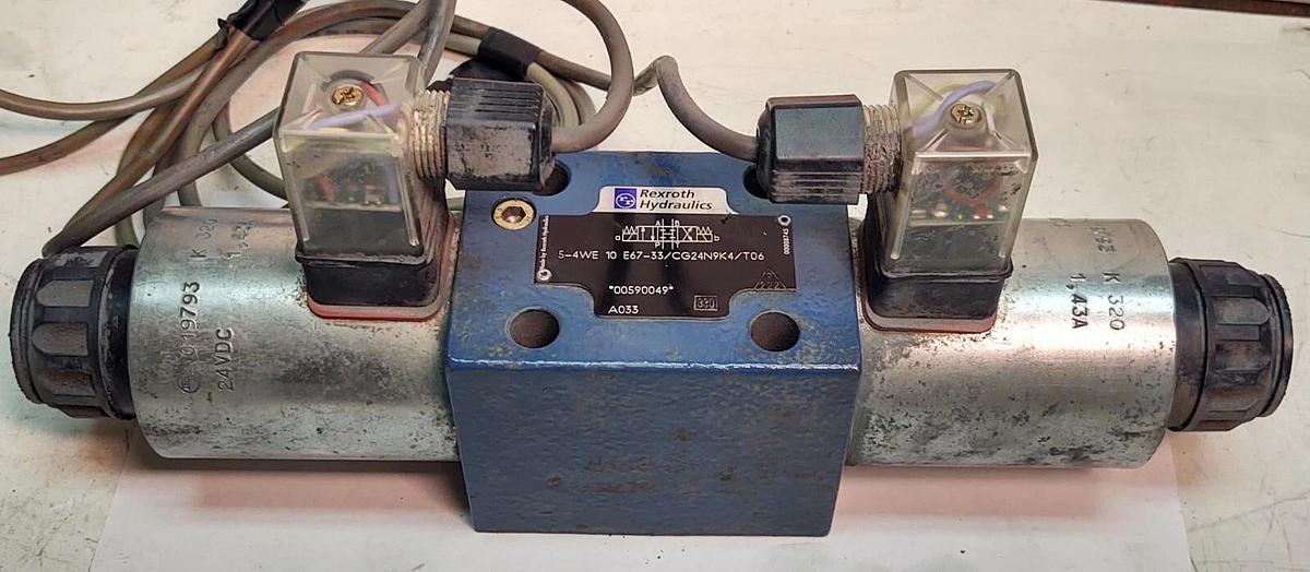 Used Rexroth D05 24 VDC Hydraulic Control Valve 5-4WE 10 E67-33/CG24N9K4/T06 Arburg