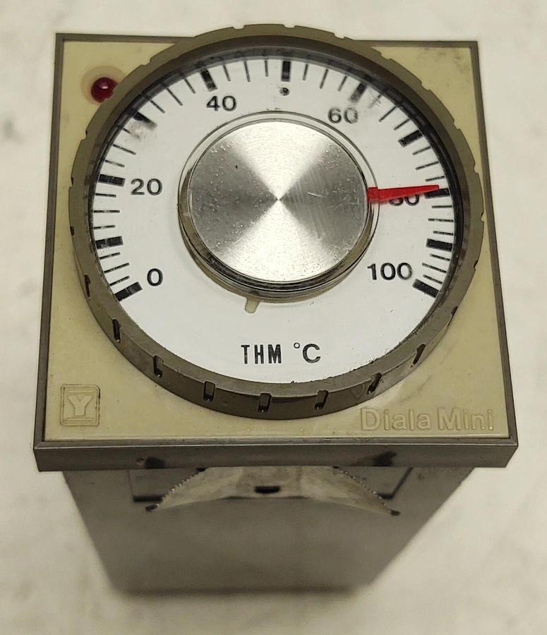 Used YAMATAKE HONEYWELL JR7710A 100 Deg C T/C Temperature Controller 100 VAC Panel
