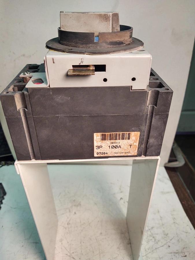 Used Mitsubishi MJII Molding Machine 100 Amp On Off Switch GE TED134100WL With Stand