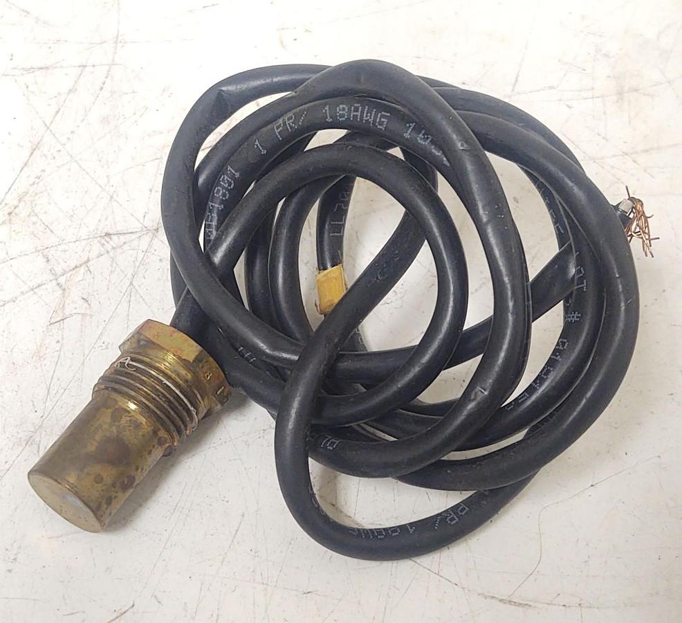 Used 🔥ROHS XC Electronics TCD-133 270F Thermostat TCD133 1/2" NPT Oil Temperature