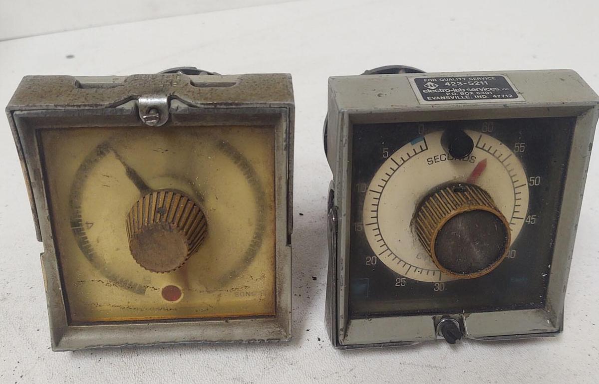 Used 🔥 EAGLE SIGNAL Timers 120V 5 Sec / 60 Sec Parts Only Untested Flex Cycle