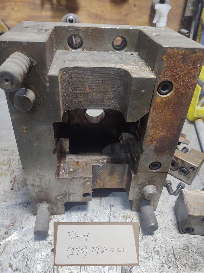 Used 🔥 Plastic Injection Vertical MUD "Master Unit Die" Quick Change Mold Base