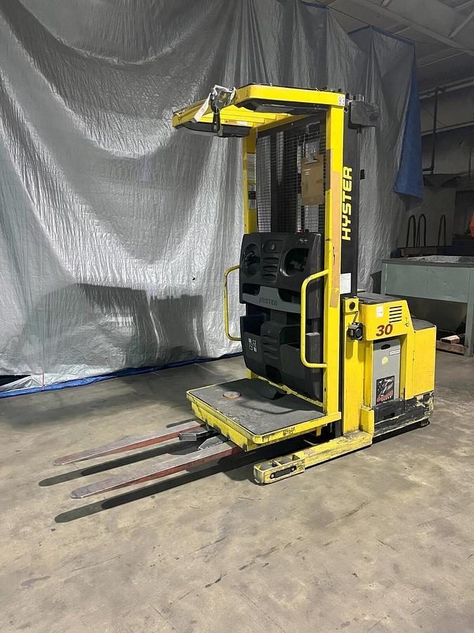 Used 2011 HYSTER R30XMS2 ELECTRIC 3000LB ORDER PICKER NARROW AISLE FORKLIFT Forktruck