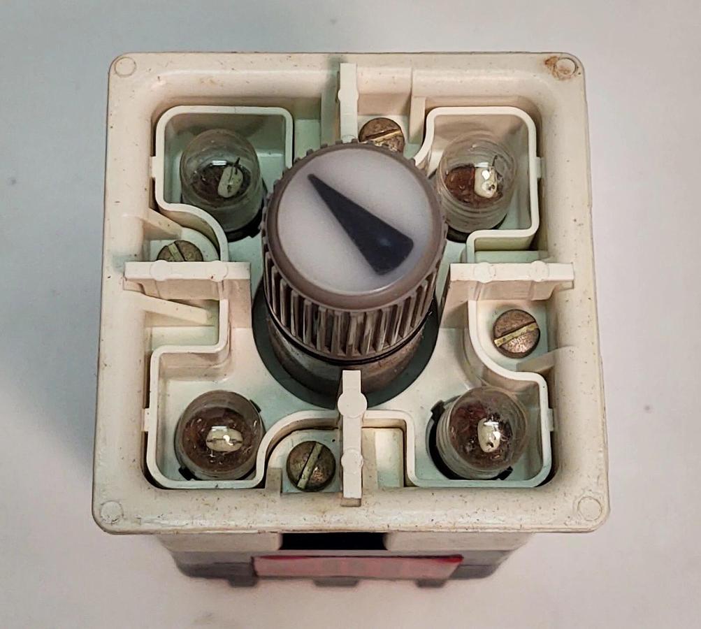 HONEYWELL MICRO SWITCH 910BFA511 SLECTOR SWITCH 120V LIGHTED NIB FREE SHIPPING