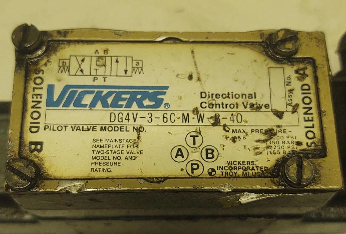 Used VICKERS Directional Control Valve DG4V-3-6C M-W-B-40 Used Pilot Valve