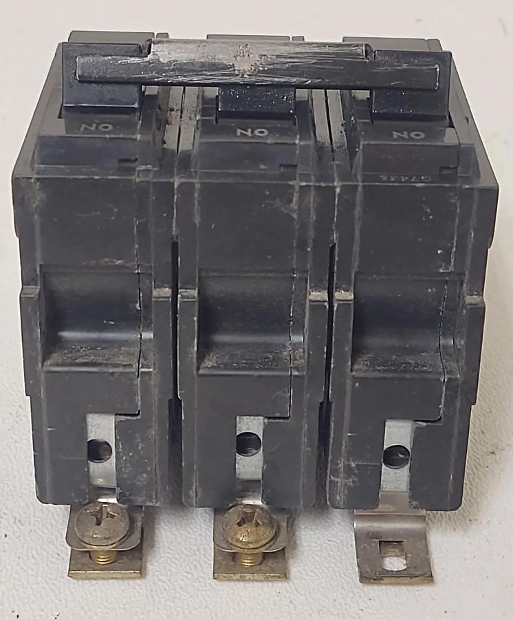 Used 🔥GE THQB Instant Trip Circuit Breaker 30A Bolt On 240V 3P Missing One Screw