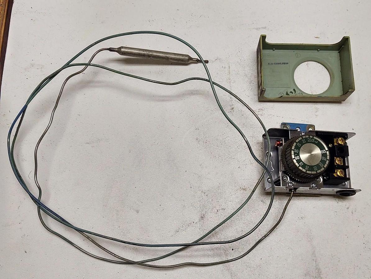 Used Mechanical  Temperature Controller 15°F-120°F Range, SPDT, 250V, 5A, 4" Tin Bulb