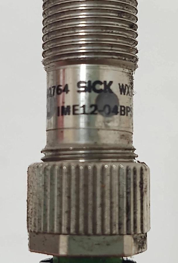 Used 🔥(2 TESTED) SICK 1040764 Proximity Switch 10-30VDC 200mA 4mm 4-Pins