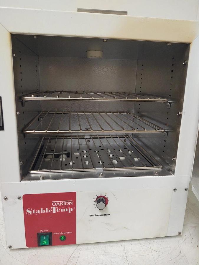 Used Oakton StableTemp 9071209 Gravity Convection Oven 05015-51 104°f-392°f 115VAC