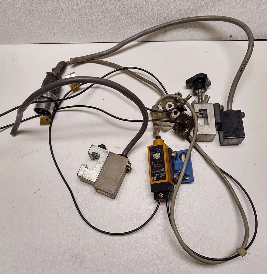 Used Omron E3S-X3CE4 E3SX3CE4 Photoelectric Fiber Optic Sensors With Proximity Switch