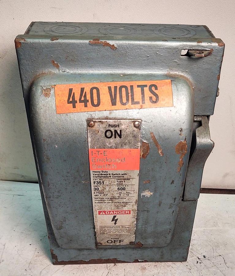Used ITE Heavy Duty Disconnect Safety Switch F351 Type 1 30A 600VAC 480Volts Fused
