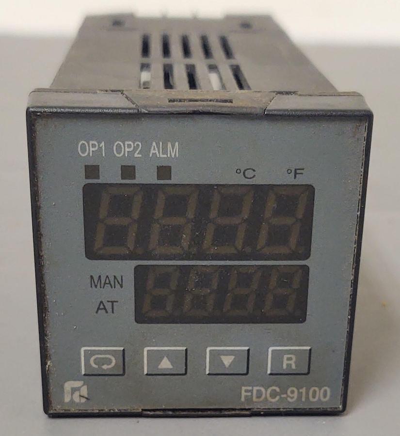 Used 🔥FUTURE DESIGN CONTROLS INC FDC9100ZB PID TEMPERATURE TC/RTD DUAL RELAY