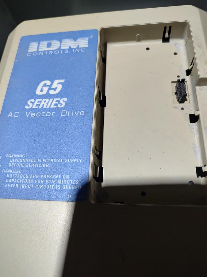 Used YASKAWA ELECTRIC IDM G5 CIMR-G5U47P5 AV Drive JVOP-130U Control Panel Enclosure