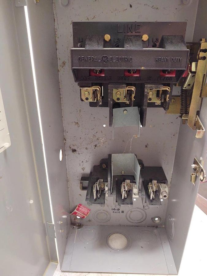 Used GE Fusible Square D Disconnect Switch 100 AMP 600 VAC NP1578000E