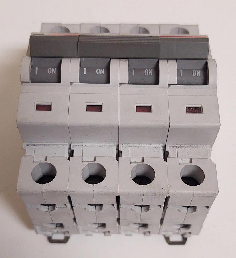 Used WMS4C10 4 P POLE 10A C CRV CKT BRKR EATON CUTLER HAMMER CIRCUIT BREAKER C10 415V