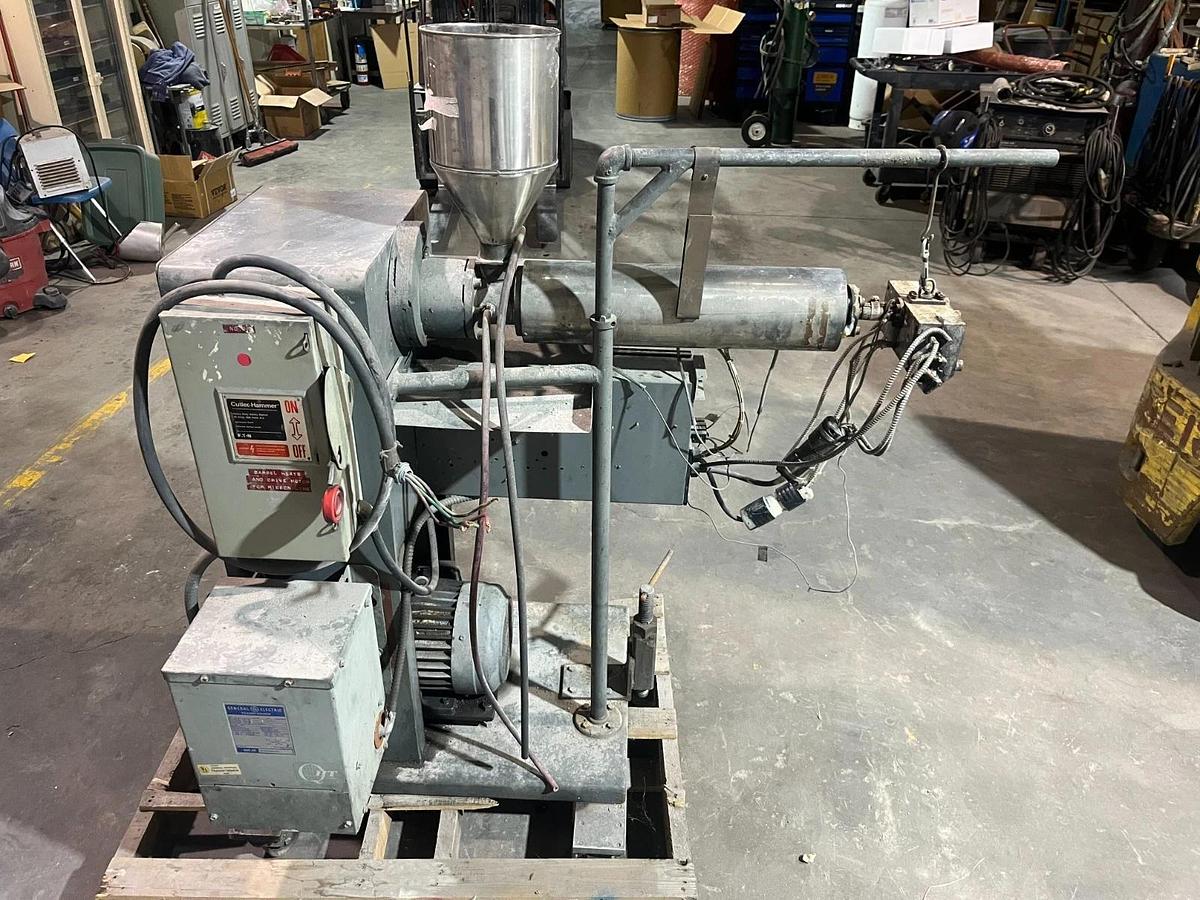 Used Plastic 1” Extruder with Ribbon die Roll Stand and cooling tank Included 480V