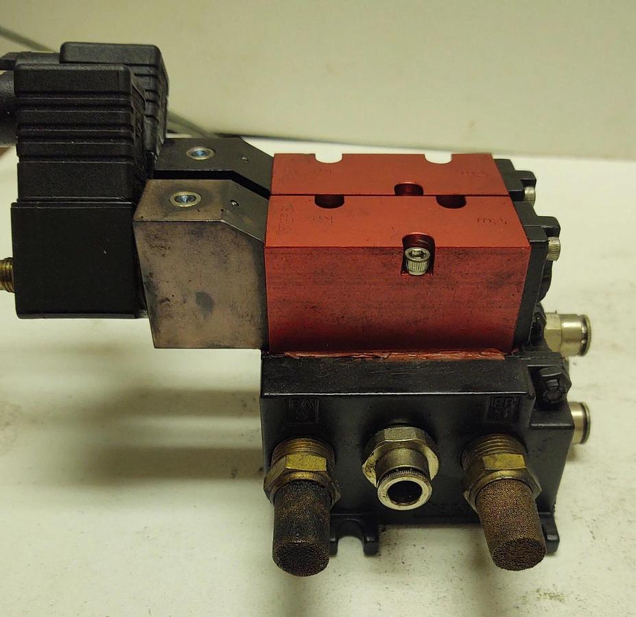 Used VERSA CUST-C7BOTTOM-P220-000328 VALVE ASSEMBLY 24VDC CSG-4332-HC-D024 C7M-4362-2
