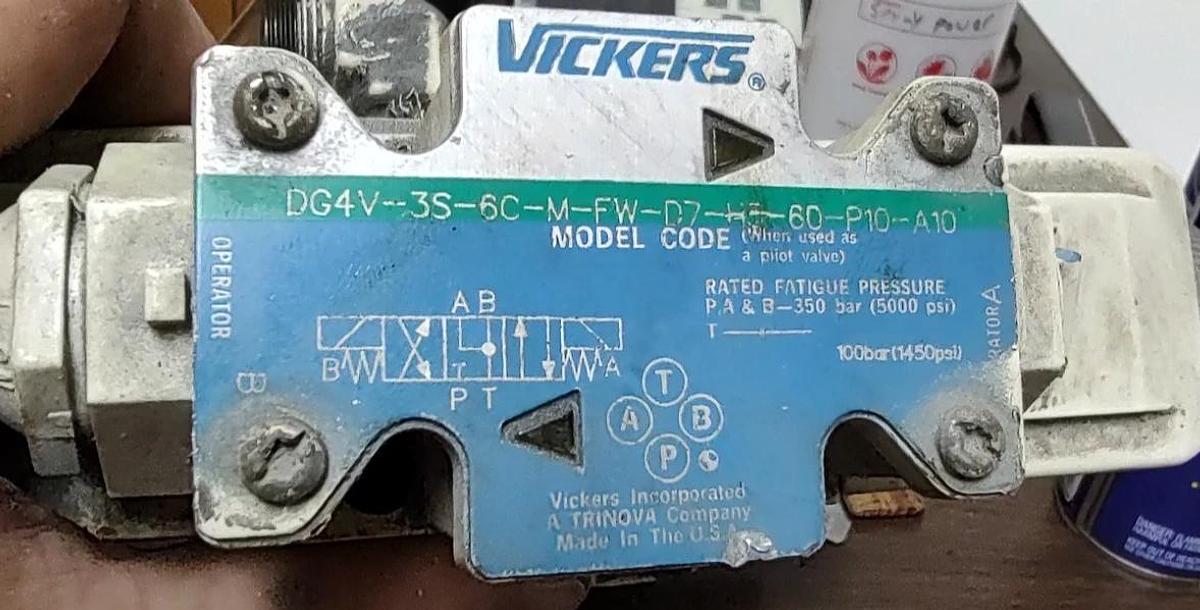Used 🔥Vickers DG5V-8-S-60-E-T-M-FW-D7-H-P10-A Directional Hydraulic Control Valve